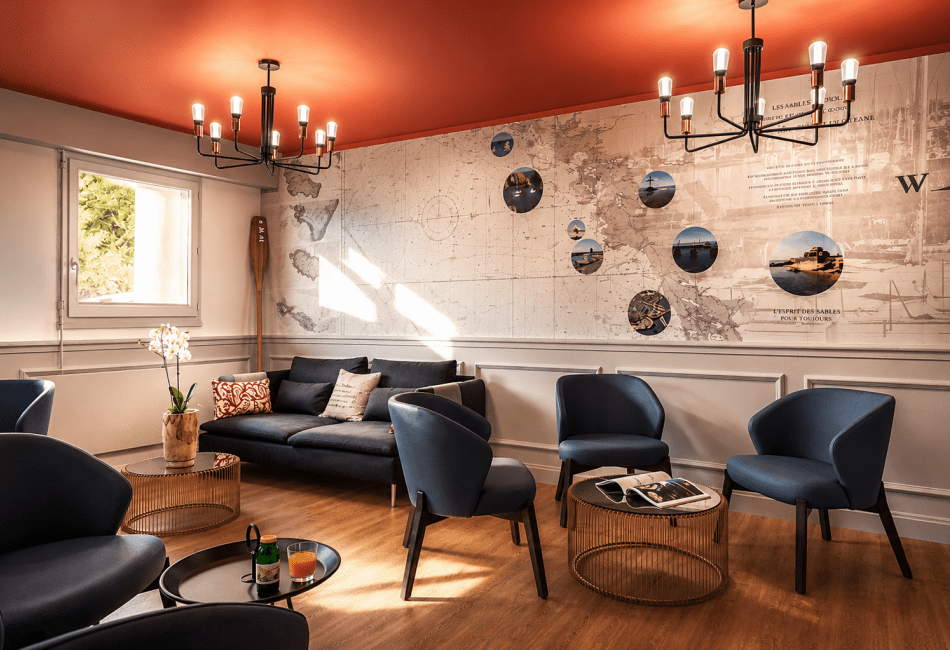 Admihttps://360.agencewebcom.com/uploads/api/site-288/c26de6c98f9e1f389f69289eab8bc06d1448cf48.jpgral's Hotel - reception