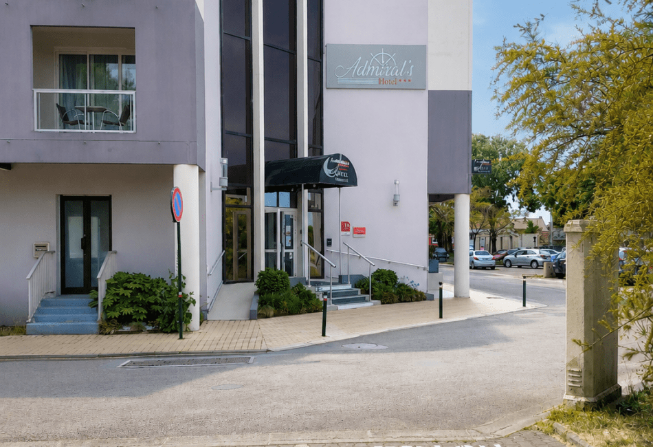 Admiral's Hotel -Port Olona