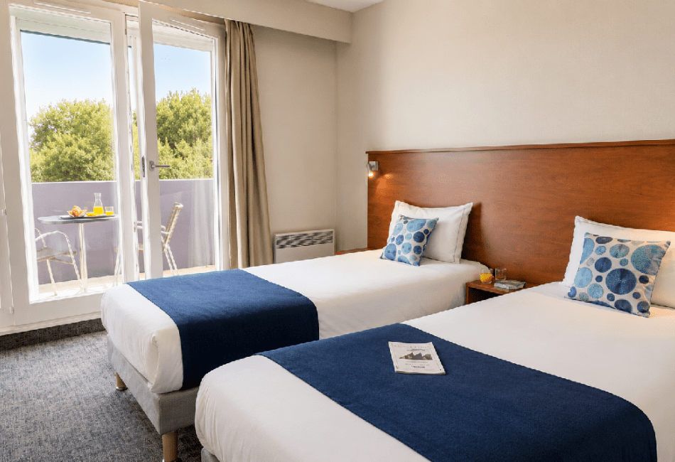 Admiral's Hotel - room