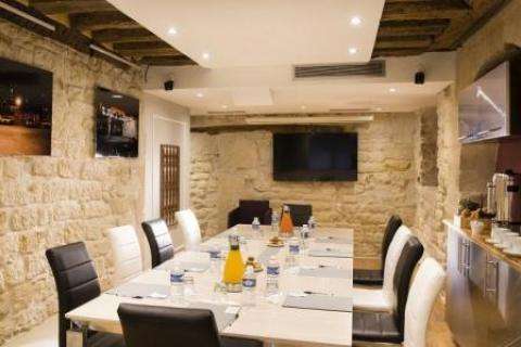 Organise your business seminars at the Hotel Molay