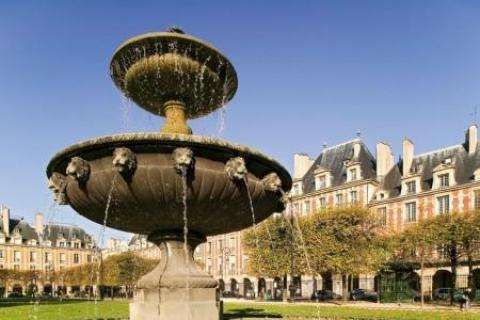 The Hotel Molay, your  accommodation close to the Place des Vosges