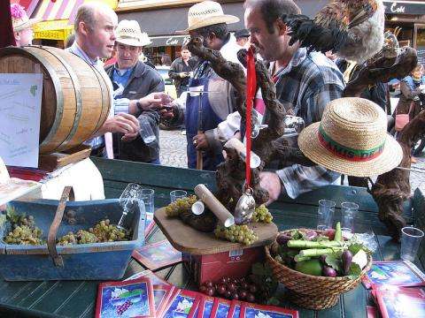 The Montmartre grape harvest festival in the colours of peace