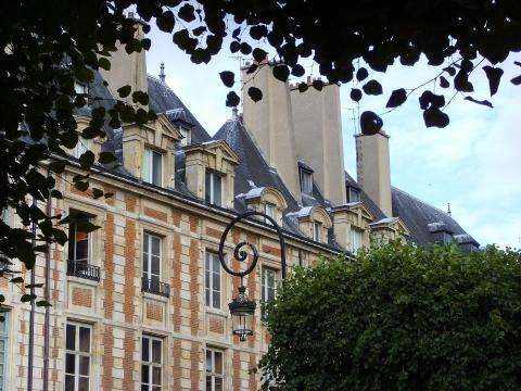 Discover the Maison Victor Hugo and the Place des Vosges