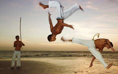 How can you practice the Brazilian martial art of Capoeira at the Pousada Capitù Imbassai?
