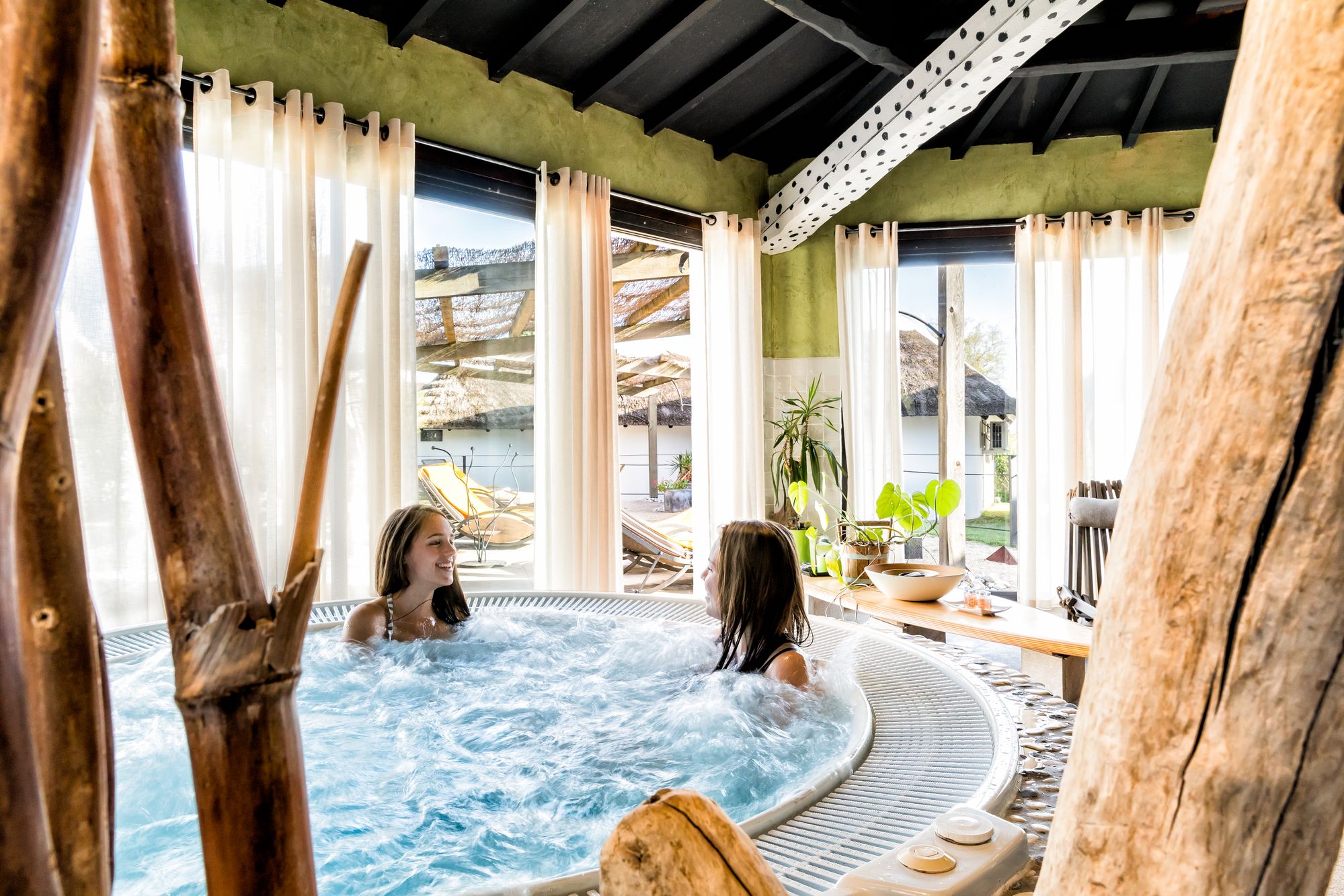 séjour bien-être aux Saintes Maries de la Mer massage en Camargue spa dans un hôtel 4 étoiles week-end détente en Provence automne