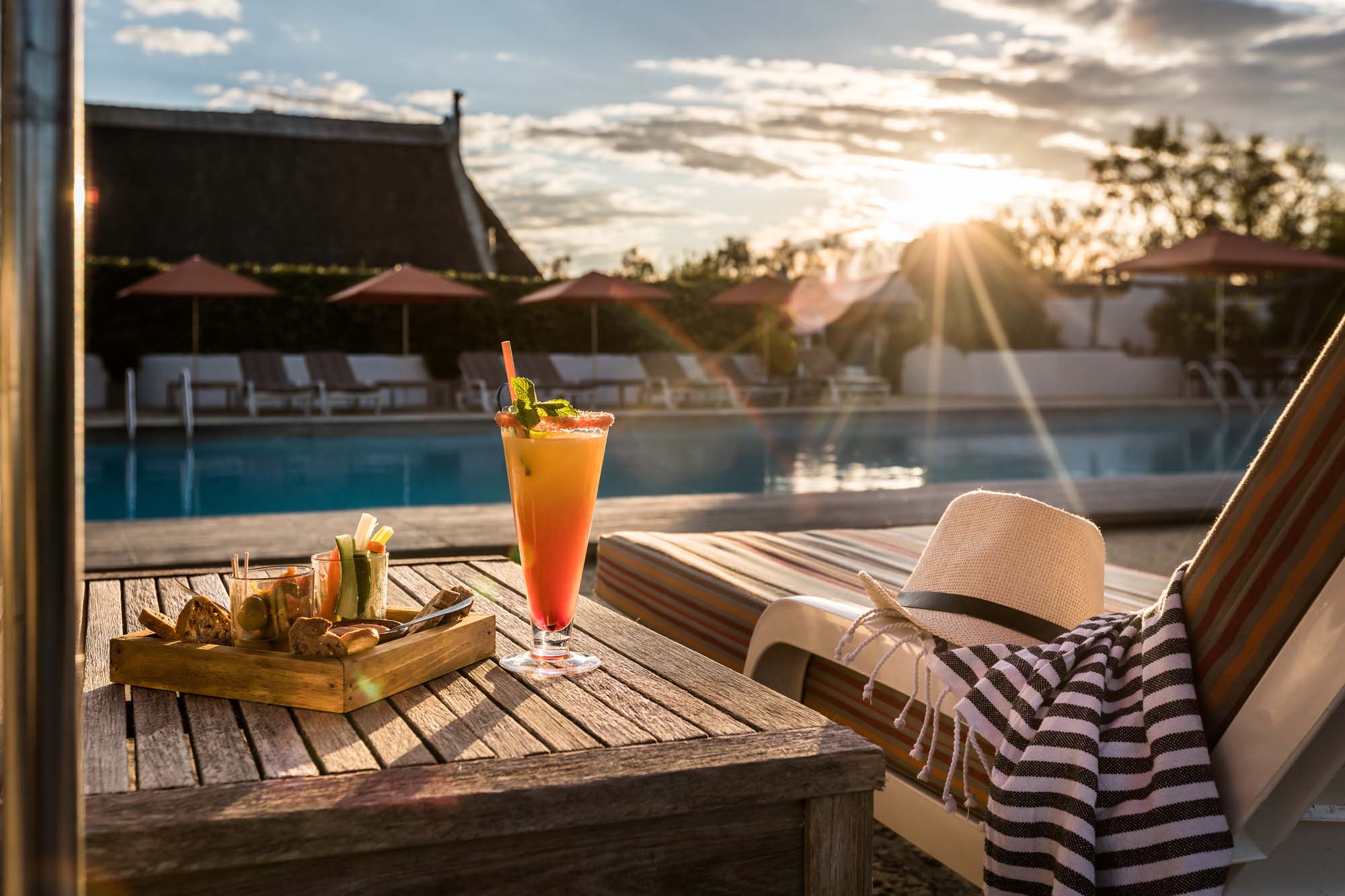 Vous êtes retraité, sénior et amateur de détente et de nature ? Séjournez en Camargue dans notre hotel 4* avec Spa, écuries, restaurants, tennis, piscines, ...