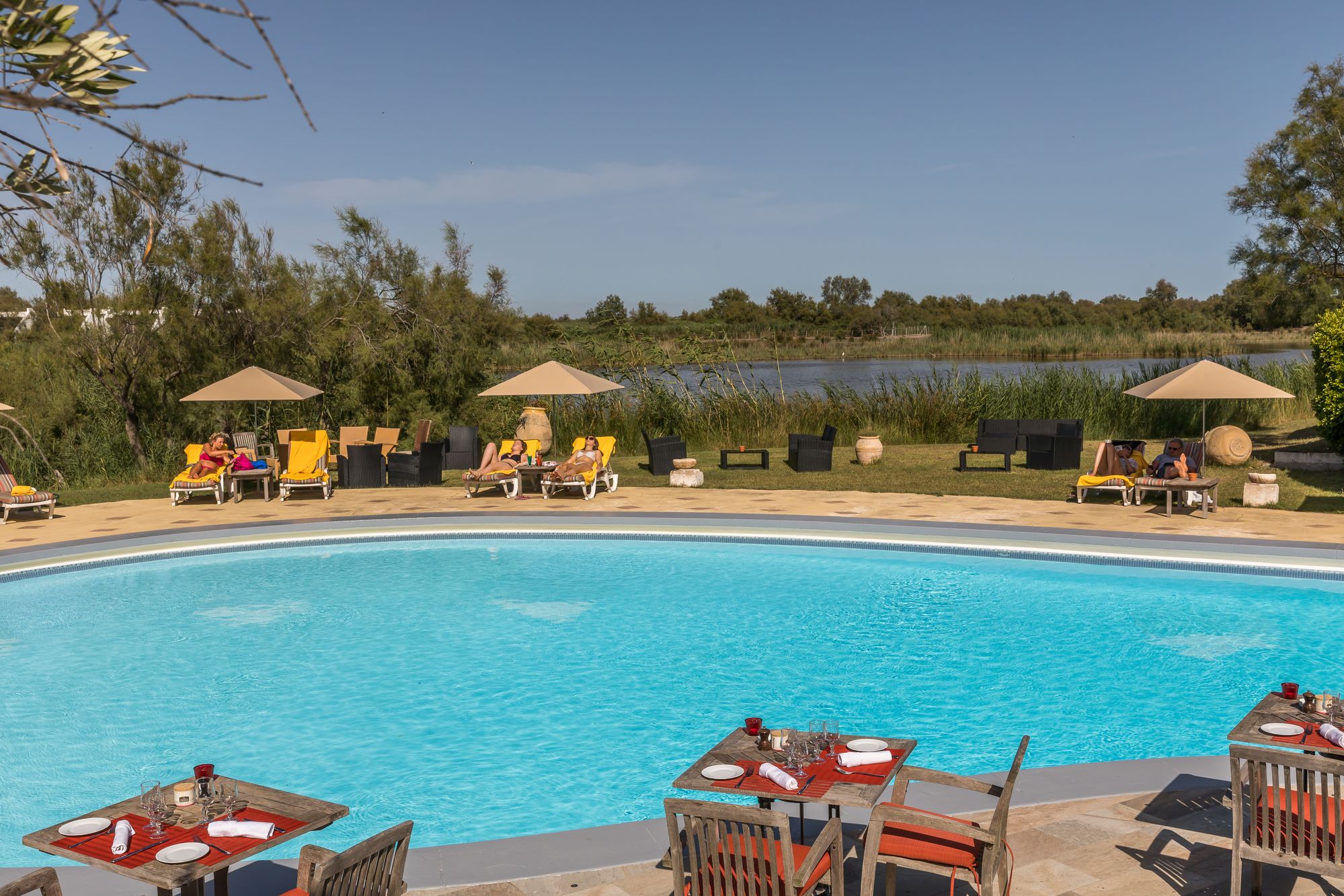 hôtel-restaurant avec piscine en Camargue