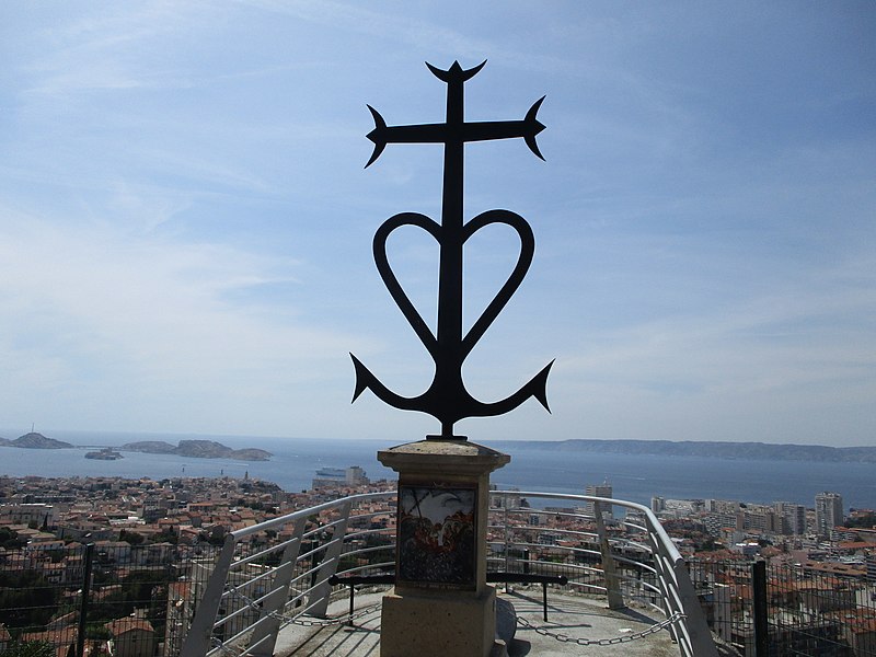 La croix de Camargue est présente jusqu'à Marseille